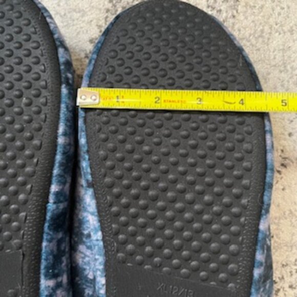 🧡3/15 AC/DC Tie-Dye Plush Slippers Embroidered Logo Women's XL 12/13 (Men's 11) - Picture 5 of 8